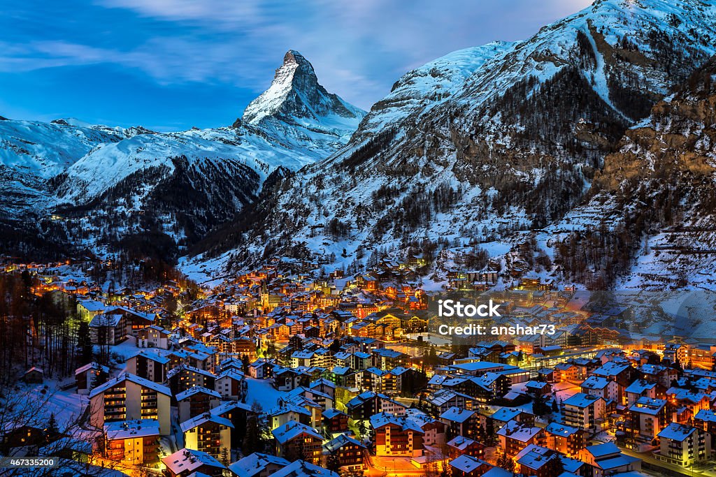 Luftbild auf Zermatt Valley und Matterhorn Peak bei Sonnenaufgang - Lizenzfrei Schweiz Stock-Foto