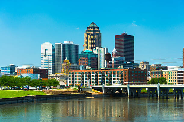 istock Des Moines downtown skyline with the Des Moines River 467336174