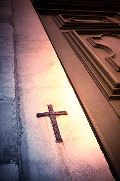 istock Iron cross snuggled in stone 467343238
