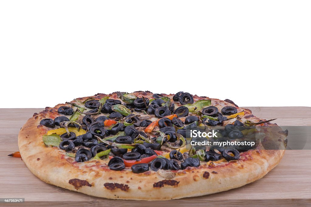 who;e pizza on a chopping board whole Vegetarian pizza on a chopping board, topping include olives tomatoes, pepper and cheese Baked Stock Photo