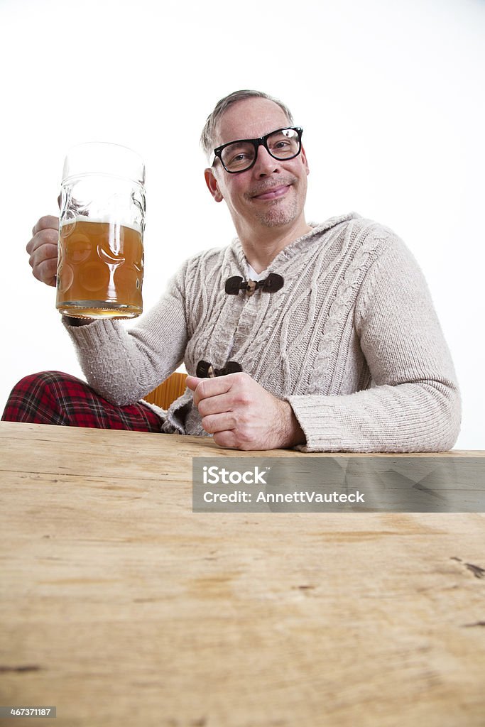 Зануда пить пиво - Стоковые фото 45-49 лет роялти-фри