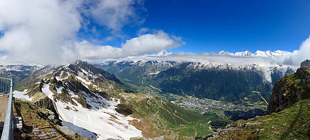 Team of mountaineers. Mont Blanc, Valle d'Aosta, Italy.\u2028http://www.massimomerlini.it/is/nature.jpg