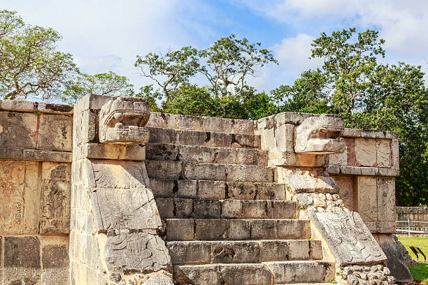 chichén itza - old fashioned staircase antique antiquities photos et images de collection