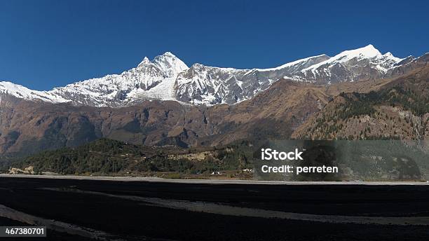 Neve Tapados Dhaulagiri E Tukuche Pico - Fotografias de stock e mais imagens de Alto - Descrição Física - Alto - Descrição Física, Ao Ar Livre, Cascata de gelo