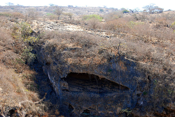 Sinkhole at Tawi Atayr. Sinkhole at Tawi Atayr The enormous limestone cavity plunges more than 100 metres (328ft) tawi tawi stock pictures, royalty-free photos & images