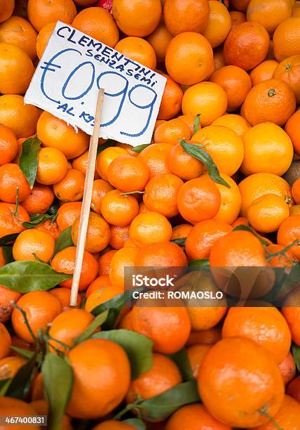 Foto de Sem Semente Clementinas Com Preço Placa Em Exibição Em Roma Itália e mais fotos de stock de Coleção