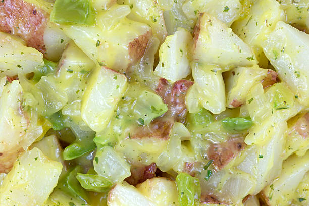 닽힌 보기 핸드로스트 붉은 감자와 - red potato raw potato chopped vegetable 뉴스 사진 이미지