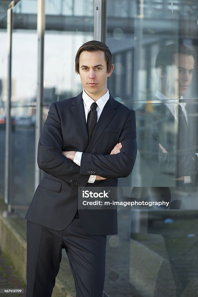 Jovem Empresário em pé ao ar livre - Royalty-free 20-24 Anos Foto de stock