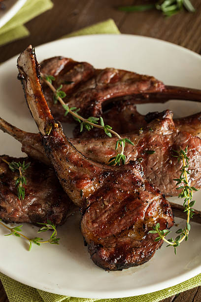 organiczne grillowane kotlety z australijskiej jagnięciny - rack of lamb chop cutlet food zdjęcia i obrazy z banku zdjęć