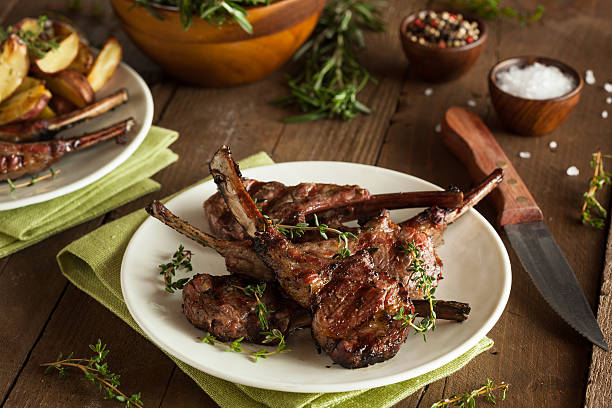 organiczne grillowane kotlety z australijskiej jagnięciny - rack of lamb chop cutlet food zdjęcia i obrazy z banku zdjęć