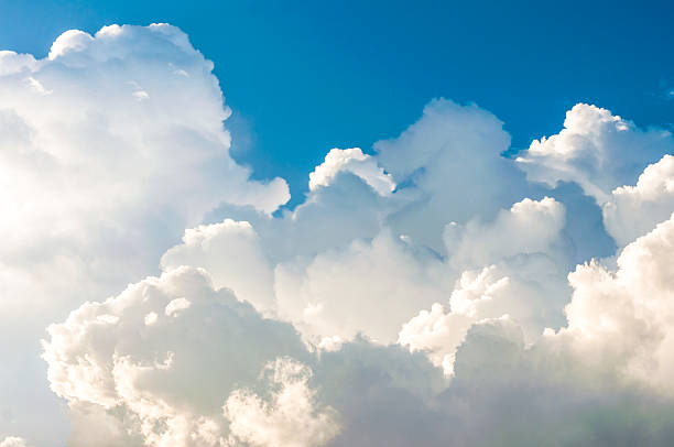 dramática céu nublado - cumulus cloud cloud cloudscape fluffy - fotografias e filmes do acervo