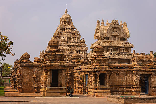 カーンチプラム,インド-1 ,300 年の歴史を誇る kailasanathar ヒンズー寺院 - nobody india sandstone column ストックフォトと画像