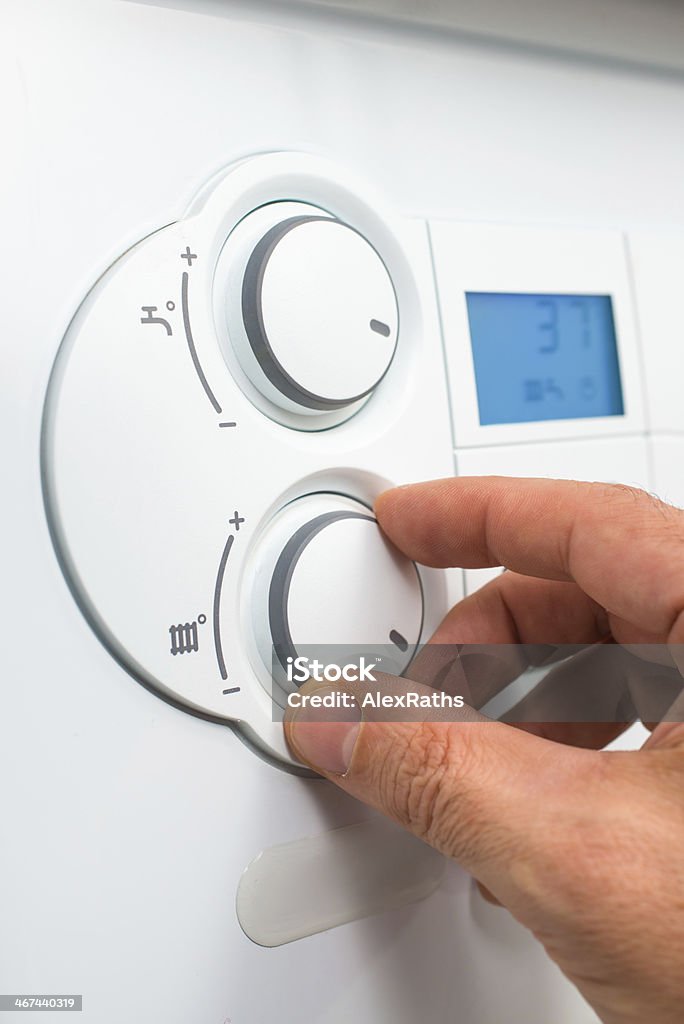 Отопление водонагреватель - Стоковые фото Радиатор отопления роялти-фри