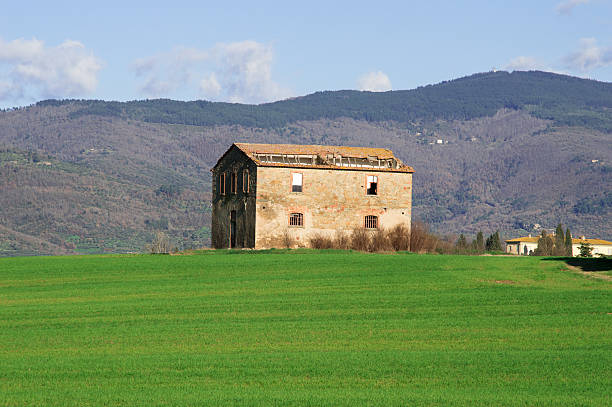 istock ruin of the Cortonese countryside 467452111