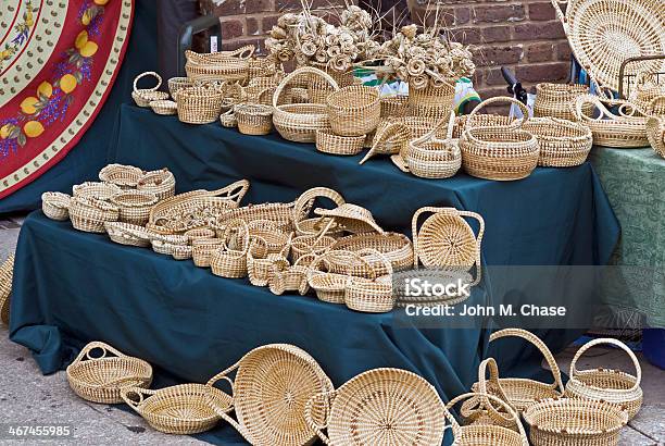 Sweetgrass Körbe Aus Stockfoto und mehr Bilder von Charleston - South Carolina - Charleston - South Carolina, Einkaufen, Farbbild