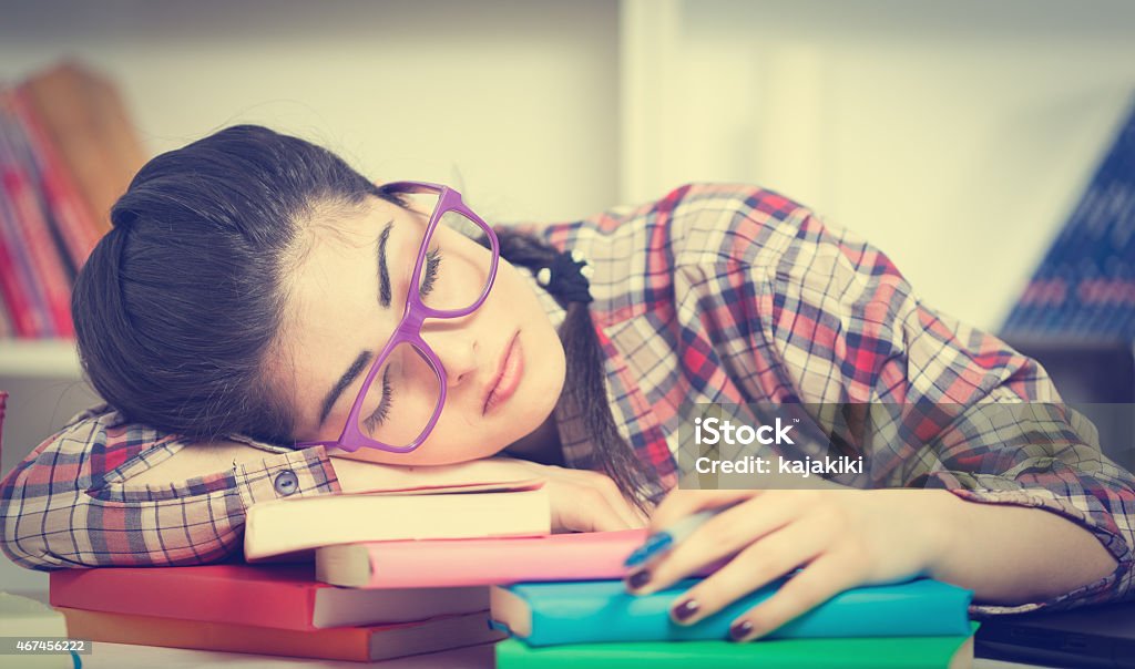 Cansado Chica atractiva joven Estudiante - Foto de stock de Cansado libre de derechos