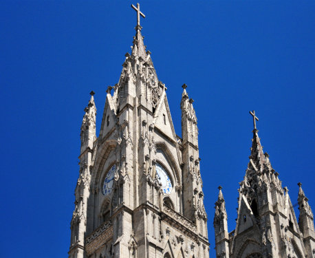 Quito, Ecuador: bell towers the Basilica of the National Vow - Basílica del Sagrado Voto Nacional - photo by M.Torres