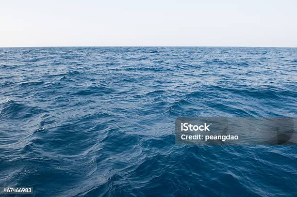 Zdecydowana Morze - zdjęcia stockowe i więcej obrazów Morze - Morze, Otwarty, Pływ morski