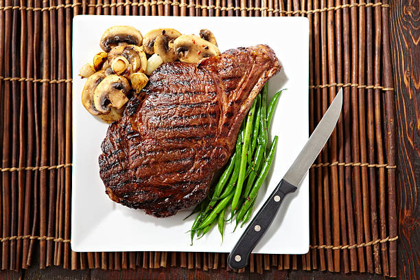 リブ編みの目 - rib eye steak steak beef prepared potato ストックフォトと画像