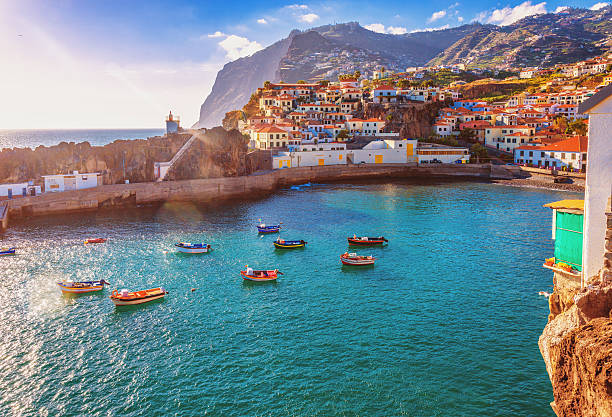 camara de lobos-madeira  - fishing village stock-fotos und bilder