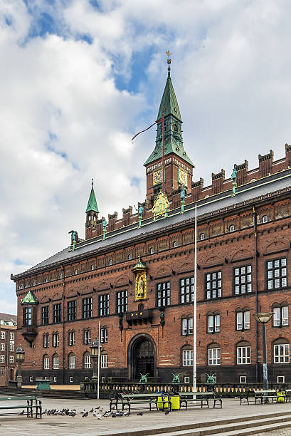 ратуша в копенгагене - copenhagen town hall стоковые фото и изображения