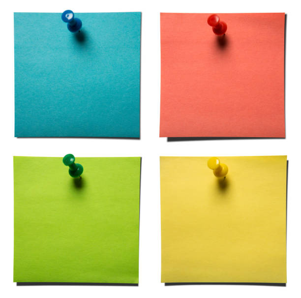 quattro colori note adesive sul bianco con percorso clip - sticky note foto e immagini stock