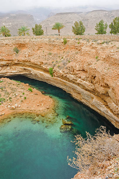 싱크홀 - natural phenomenon hawiyat najm park cliff cave 뉴스 사진 이미지