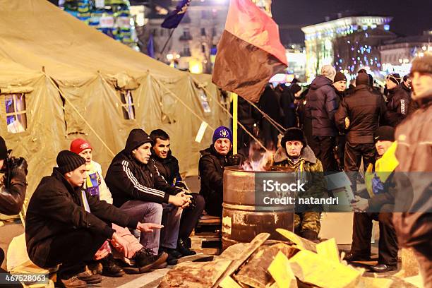 Euromaidan Protesters Rest Stockfoto und mehr Bilder von Revolution - Krieg - Revolution - Krieg, Aktivitäten und Sport, Aufstand