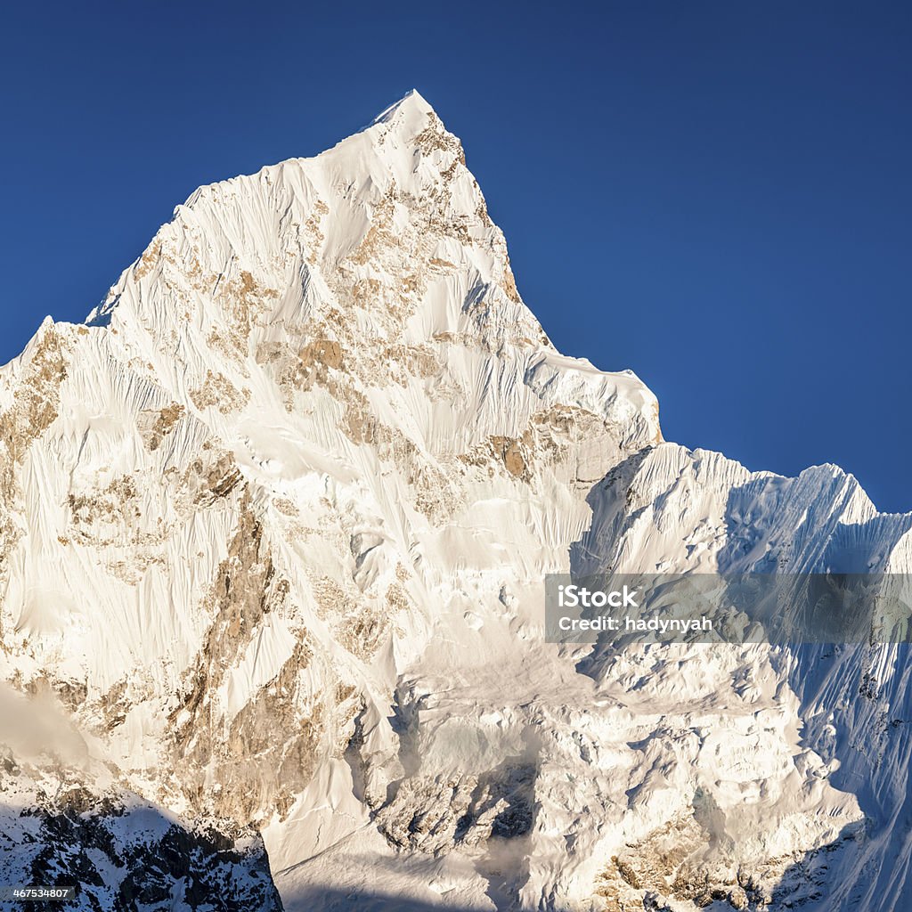 Berg Nuptse peak in Mount Everest National Park 35MPix XXXXL Größe - Lizenzfrei Abgeschiedenheit Stock-Foto