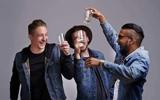 Cropped shot of three young men toasting with beer in the studiohttp://195.154.178.81/DATA/istock_collage/a14/shoots/785232.jpg