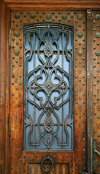 istock Old wooden front door 467562652