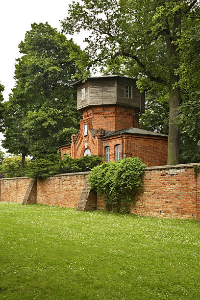 water tower w puławy. polska - czartoryski zdjęcia i obrazy z banku zdjęć