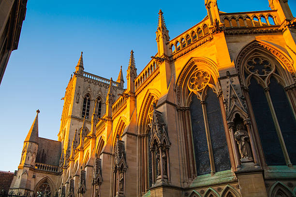 st. john church in sunset light, cambridge - university courtyard uk cambridge fotografías e imágenes de stock