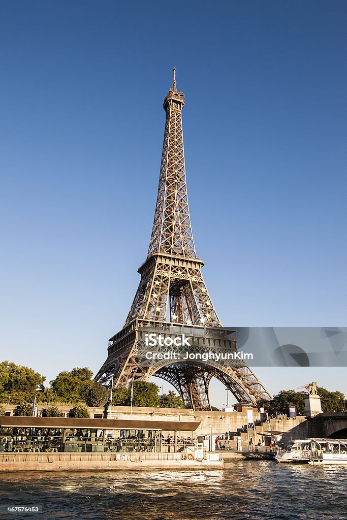 Emblème de l'UE dans la tour Eiffel - Photo de Acier libre de droits