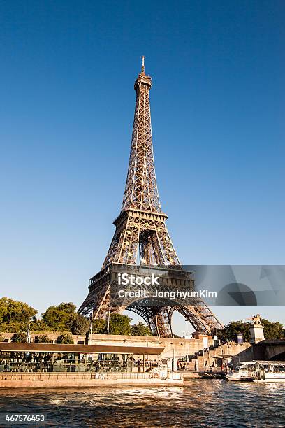 Photo libre de droit de Emblème De Lue Dans La Tour Eiffel banque d'images et plus d'images libres de droit de Acier - Acier, Architecture, Bâtiment vu de l'extérieur