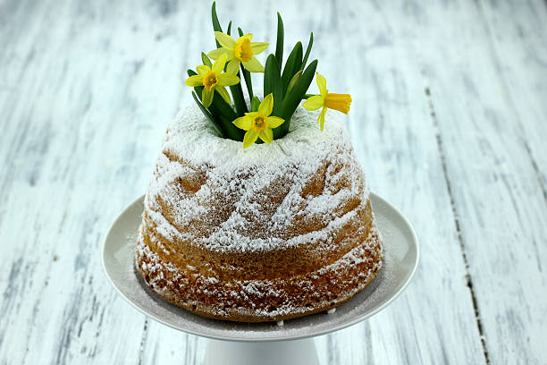 babka wielkanocna - figurine easter egg easter holiday photos et images de collection