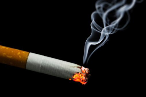 Ardor con fumar cigarrillo photo