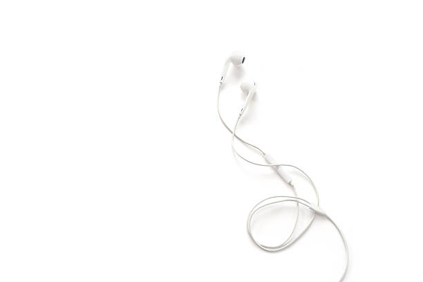 auricolari bianchi su sfondo bianco, vuoto testo - headset hands free device single object nobody foto e immagini stock
