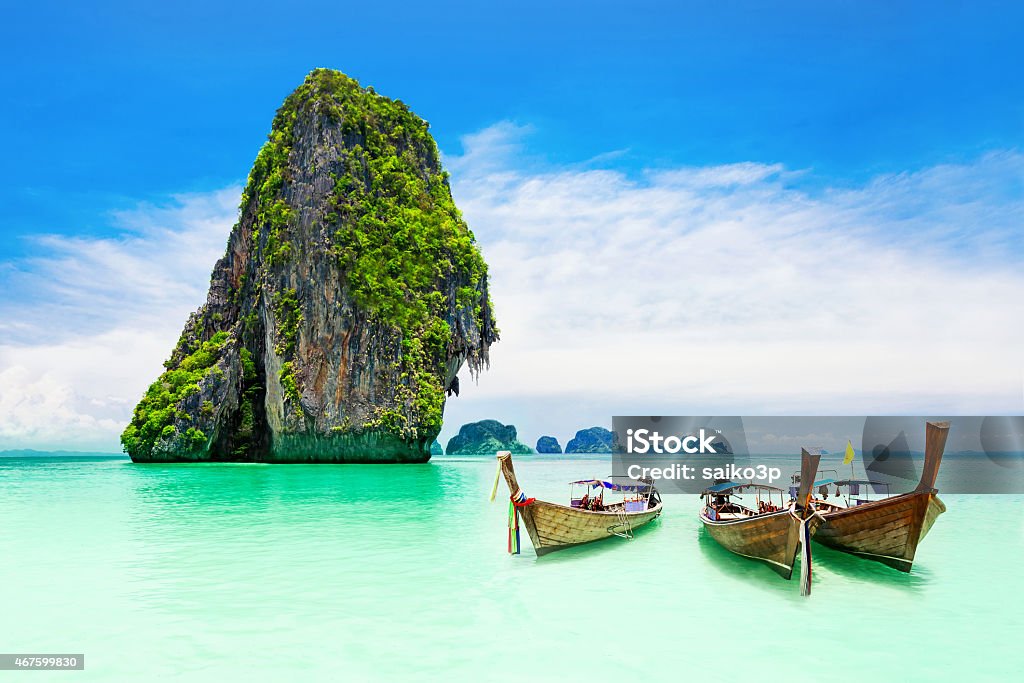 Roche calcaire de beauté - Photo de Thaïlande libre de droits