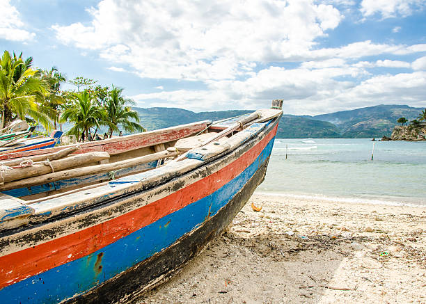 velho barco de pesca, jacmel, haiti - haiti - fotografias e filmes do acervo