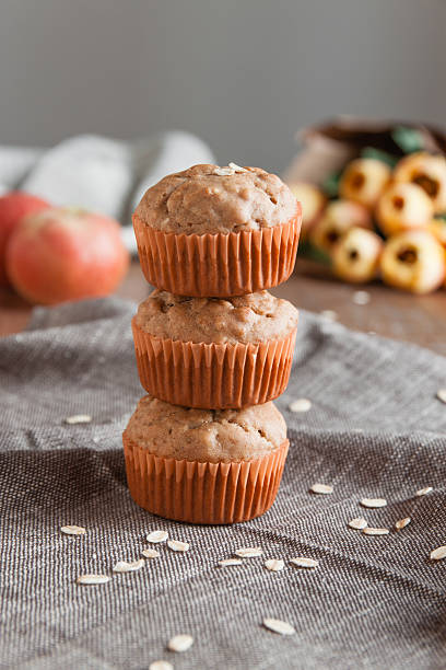 muffins de farinha de aveia - fotografia de stock