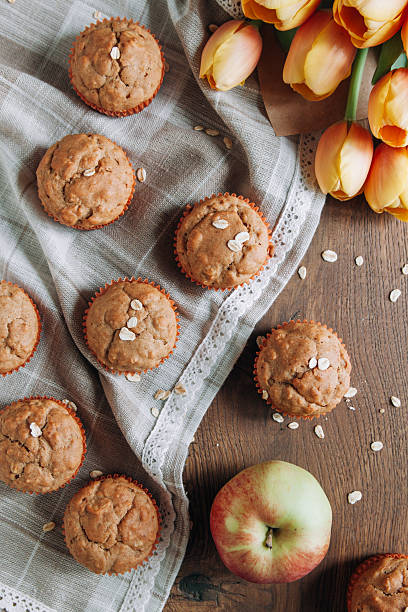 muffins de farinha de aveia - fotografia de stock