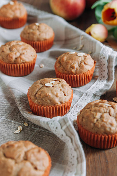 muffins de farinha de aveia - fotografia de stock