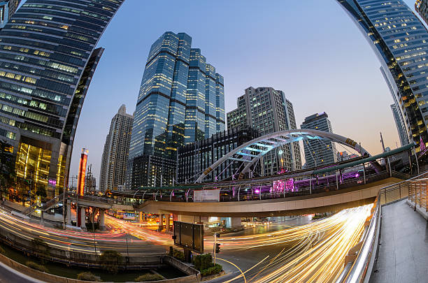 モダンな商業城（バンコク） - urban bridge ストックフォトと画像