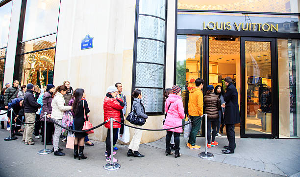 Louis Vuitton Flagship Store In Paris Stock Photo - Download Image Now -  Louis Vuitton - Designer Label, Store, Waiting In Line - iStock