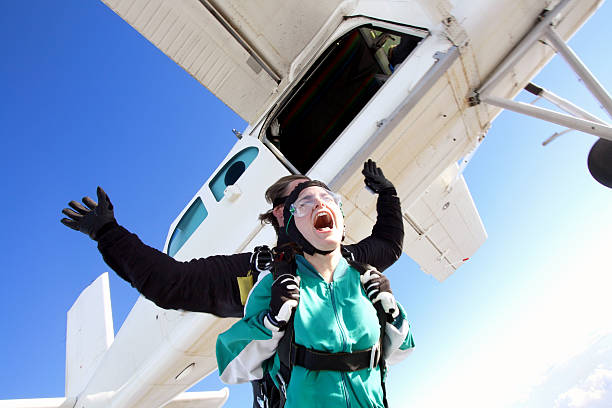 in tandem skydiving - skydiving parachuting extreme sports airplane foto e immagini stock