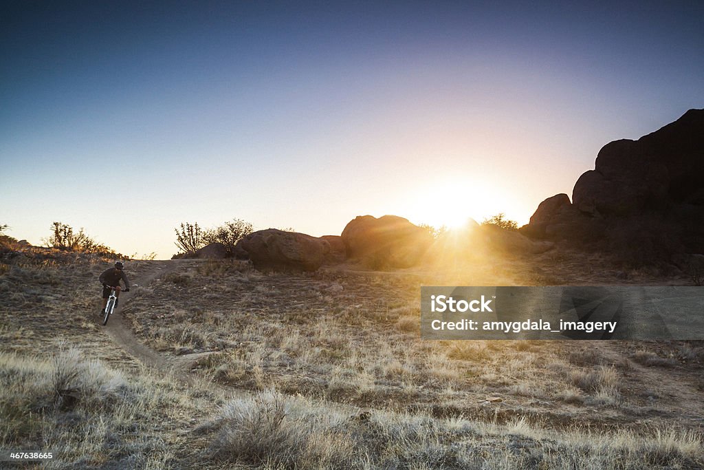 Andar de Bicicleta de montanha sol Paisagem - Royalty-free Adulto Foto de stock