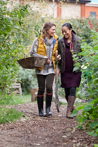 istock Friends Gardening 467639695