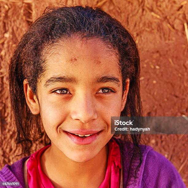 Hermosa Chica Musulmana En Marruecos Kasbah Foto de stock y más banco de imágenes de Marruecos - Marruecos, Niñas, 12-13 años