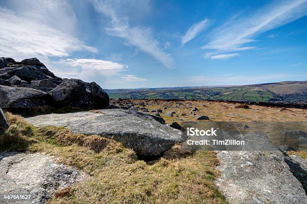 Parque Nacional De Dartmoor Pedras E Vale - Fotografias de stock e mais imagens de Afloramento - Afloramento, Ao Ar Livre, Camada Rochosa